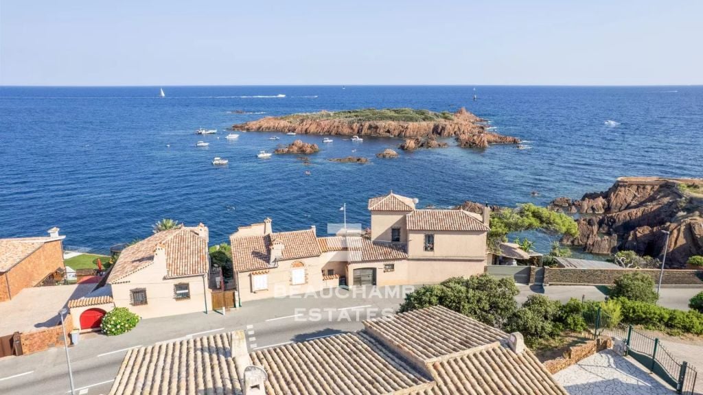 Charming 5-bedroom villa with sea views – Agay