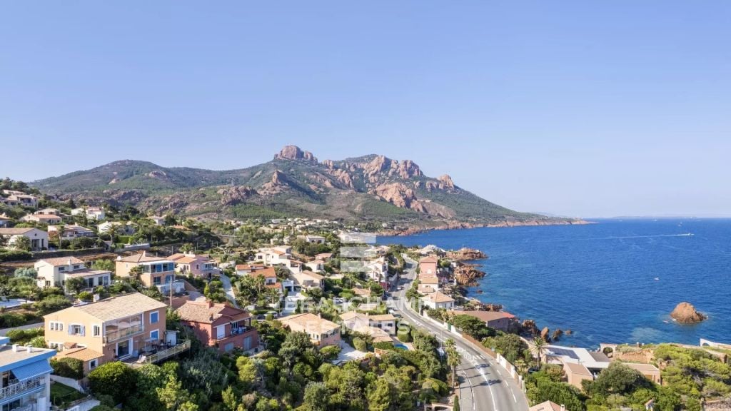 Charming 5-bedroom villa with sea views – Agay