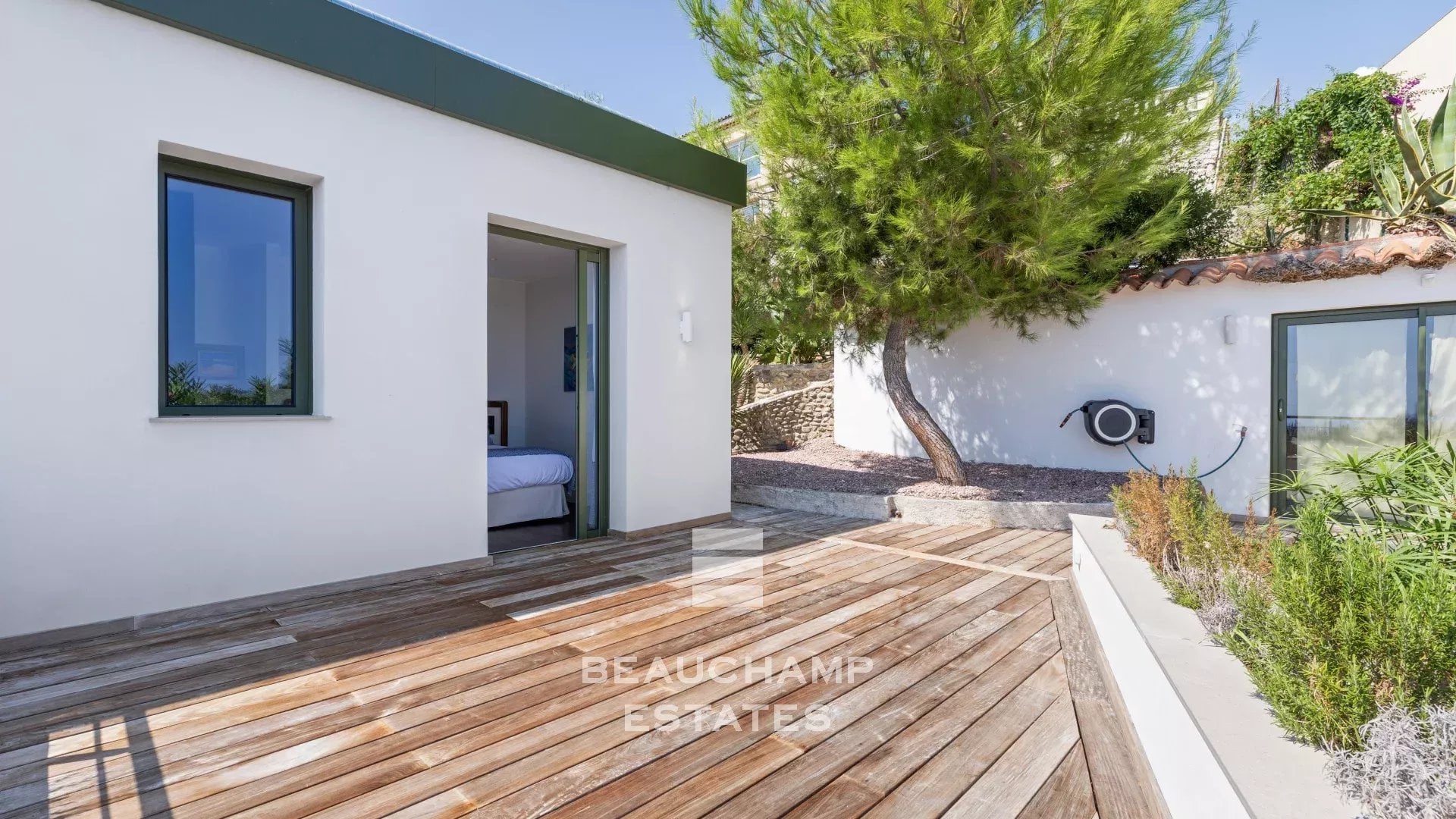 Contemporary 4-Bedroom Villa with Panoramic Sea Views – Roquebrune-Cap-Martin Contemporary 4-Bedroom Villa with Panoramic Sea Views – Roquebrune-Cap-Martin