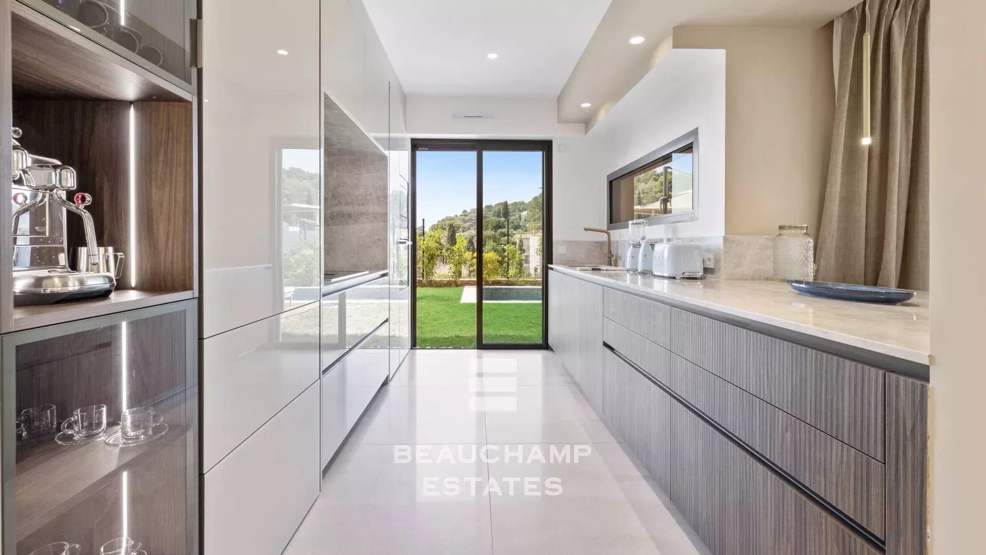 Contemporary 5-bedroom villa in the heart of a gated estate in Mougins Contemporary 5-bedroom villa in the heart of a gated estate in Mougins