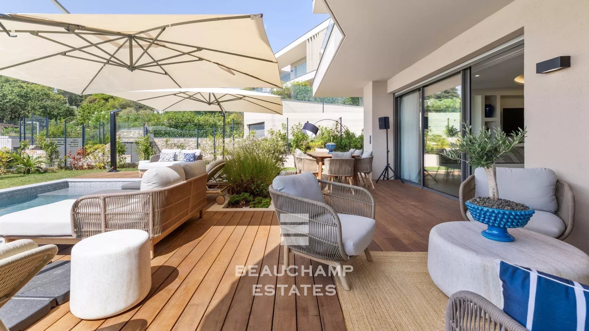 Contemporary 5-bedroom villa in the heart of a gated estate in Mougins Contemporary 5-bedroom villa in the heart of a gated estate in Mougins