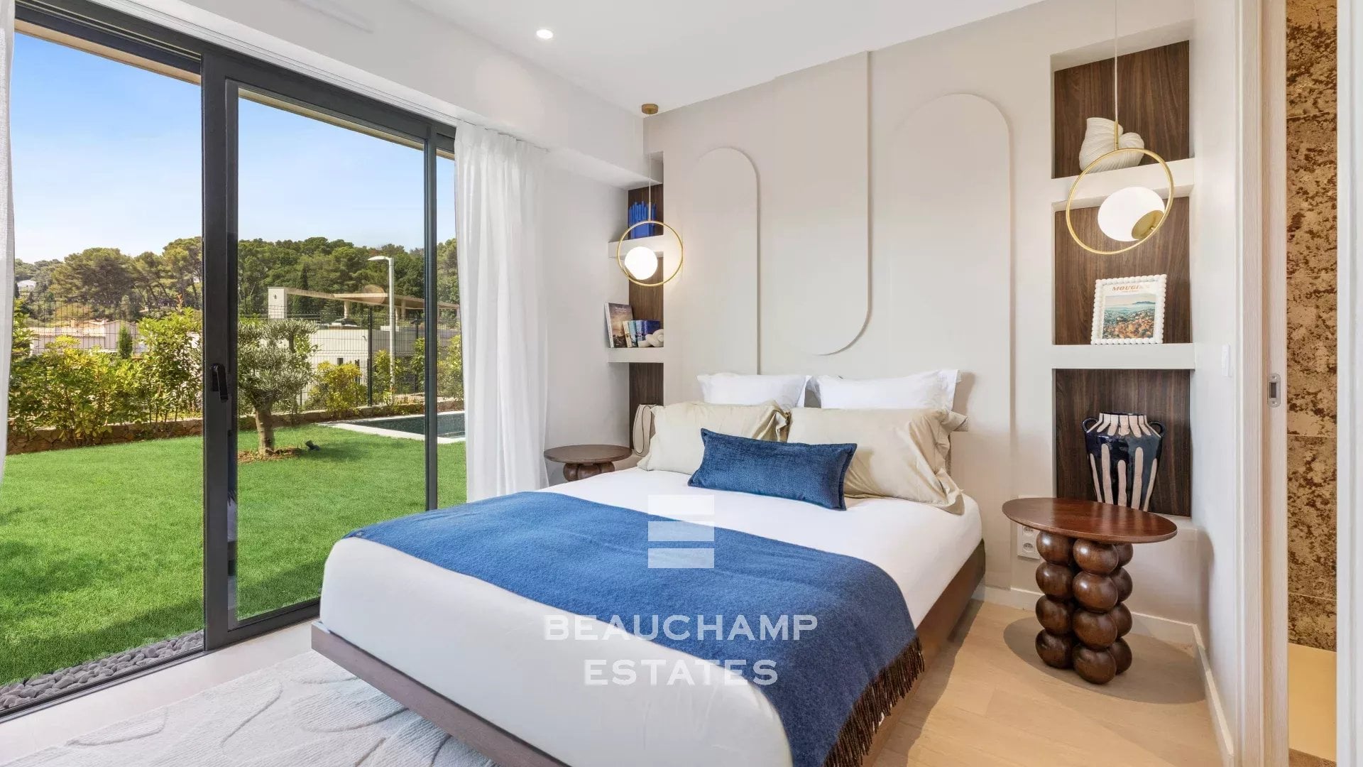 Contemporary 5-bedroom villa in the heart of a gated estate in Mougins Contemporary 5-bedroom villa in the heart of a gated estate in Mougins