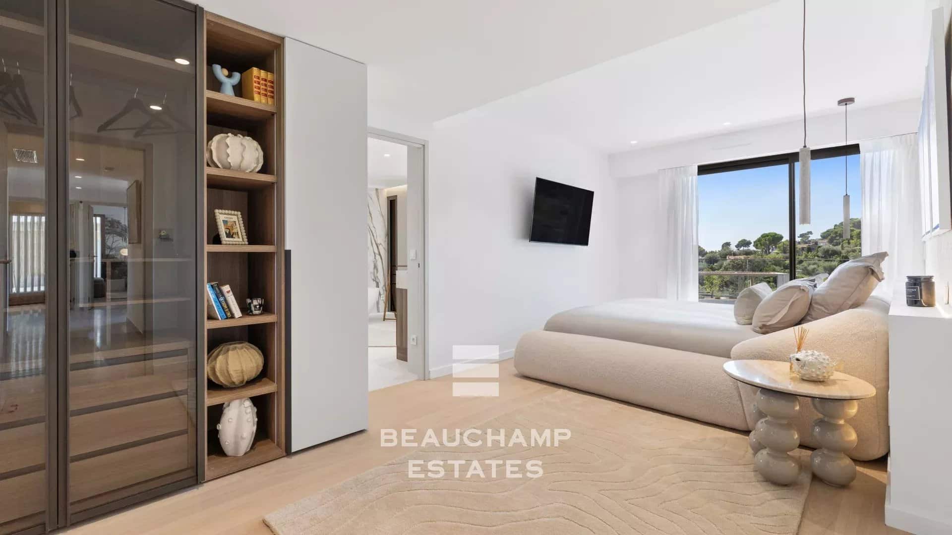Contemporary 5-bedroom villa in the heart of a gated estate in Mougins Contemporary 5-bedroom villa in the heart of a gated estate in Mougins