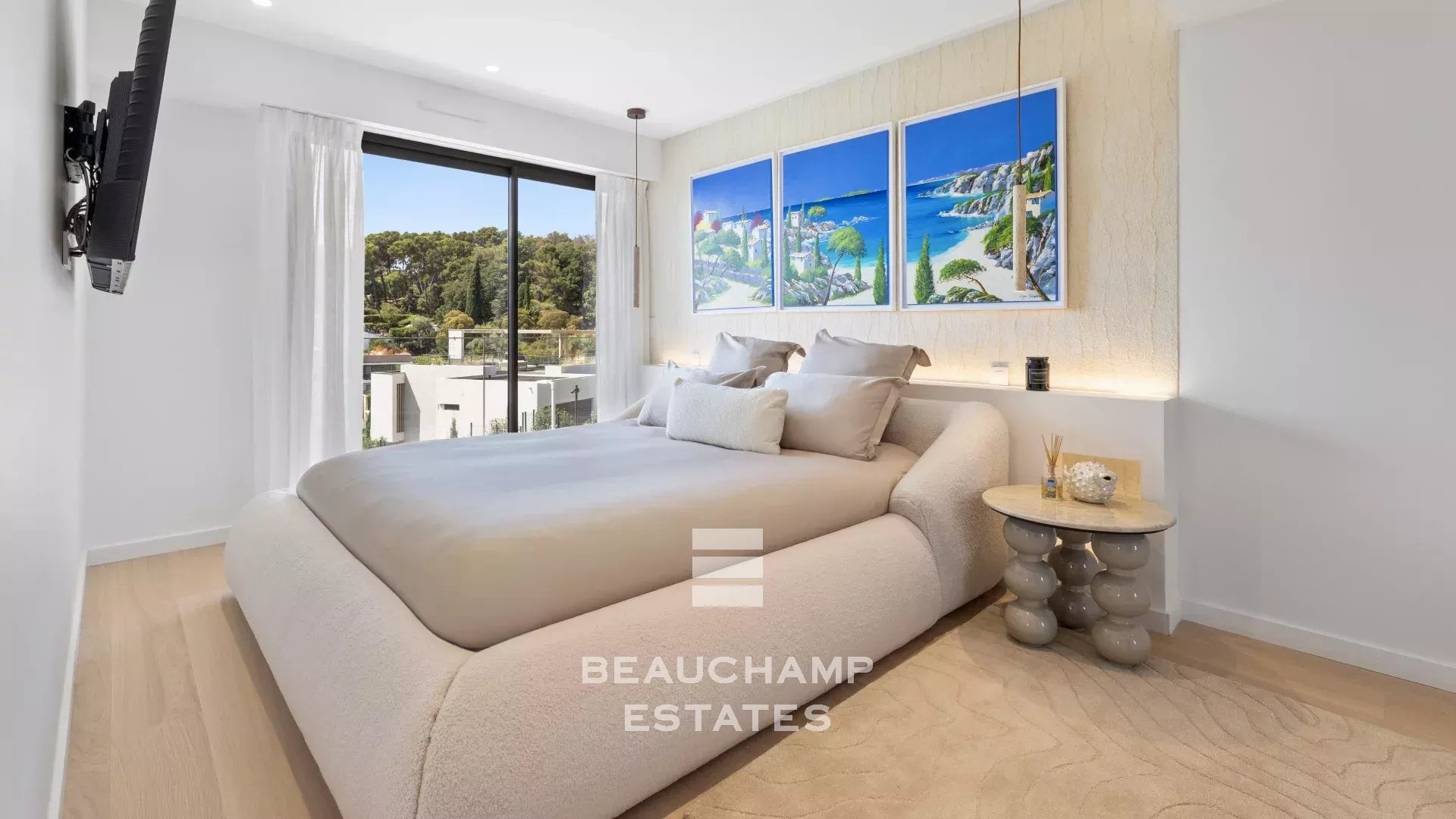 Contemporary 5-bedroom villa in the heart of a gated estate in Mougins Contemporary 5-bedroom villa in the heart of a gated estate in Mougins