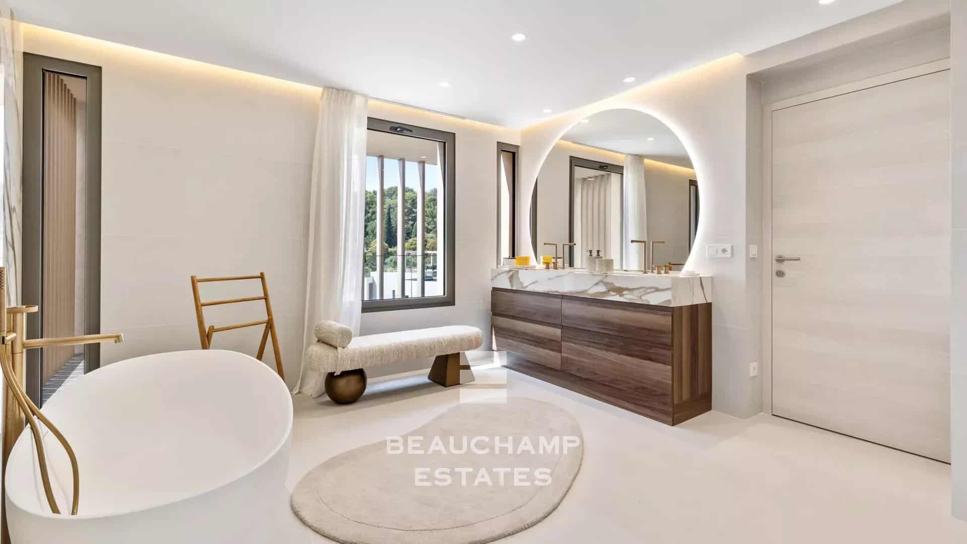 Contemporary 5-bedroom villa in the heart of a gated estate in Mougins Contemporary 5-bedroom villa in the heart of a gated estate in Mougins