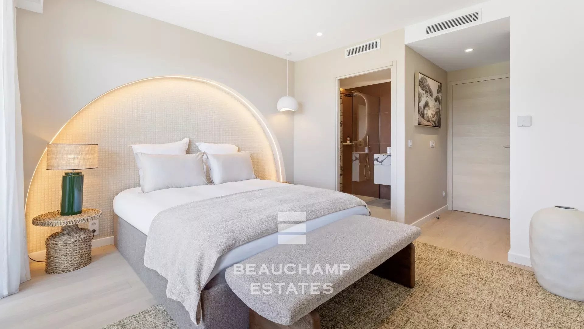 Contemporary 5-bedroom villa in the heart of a gated estate in Mougins Contemporary 5-bedroom villa in the heart of a gated estate in Mougins