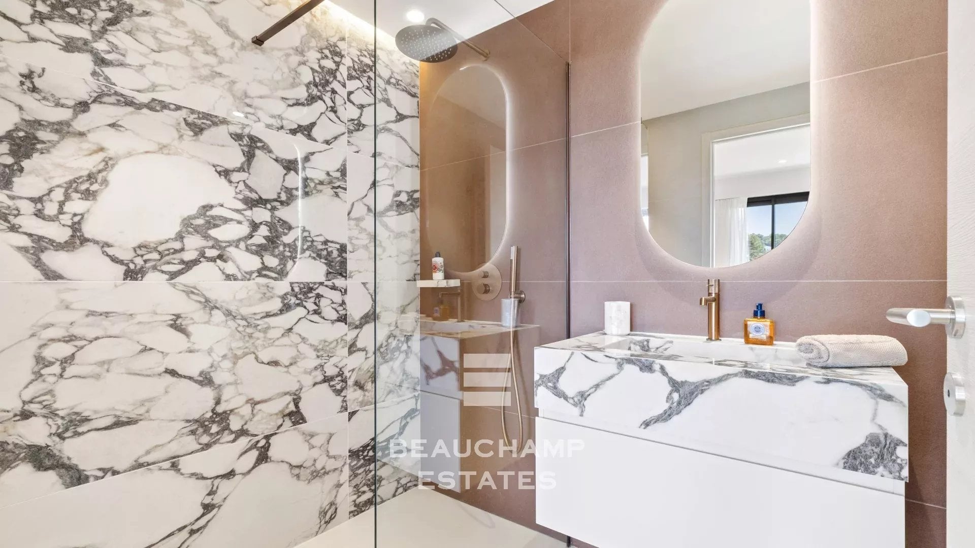 Contemporary 5-bedroom villa in the heart of a gated estate in Mougins Contemporary 5-bedroom villa in the heart of a gated estate in Mougins