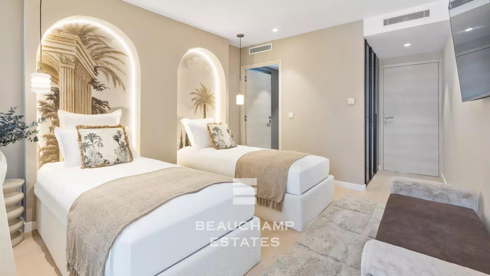 Contemporary 5-bedroom villa in the heart of a gated estate in Mougins Contemporary 5-bedroom villa in the heart of a gated estate in Mougins