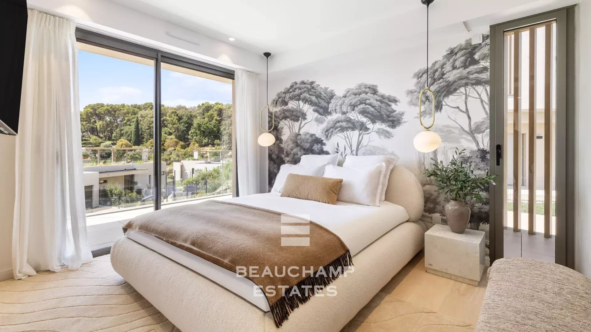 Contemporary 5-bedroom villa in the heart of a gated estate in Mougins Contemporary 5-bedroom villa in the heart of a gated estate in Mougins