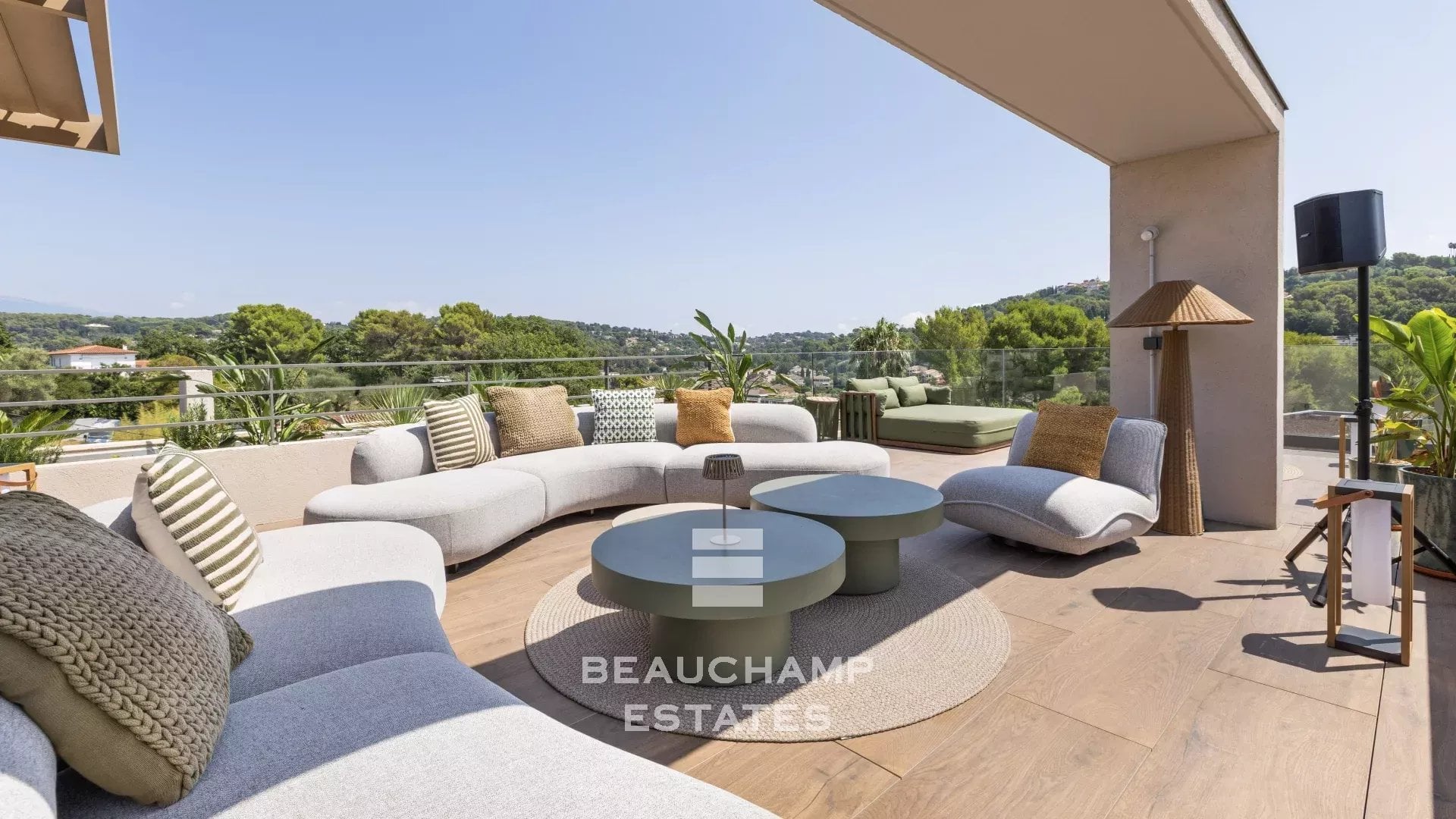 Contemporary 5-bedroom villa in the heart of a gated estate in Mougins Contemporary 5-bedroom villa in the heart of a gated estate in Mougins