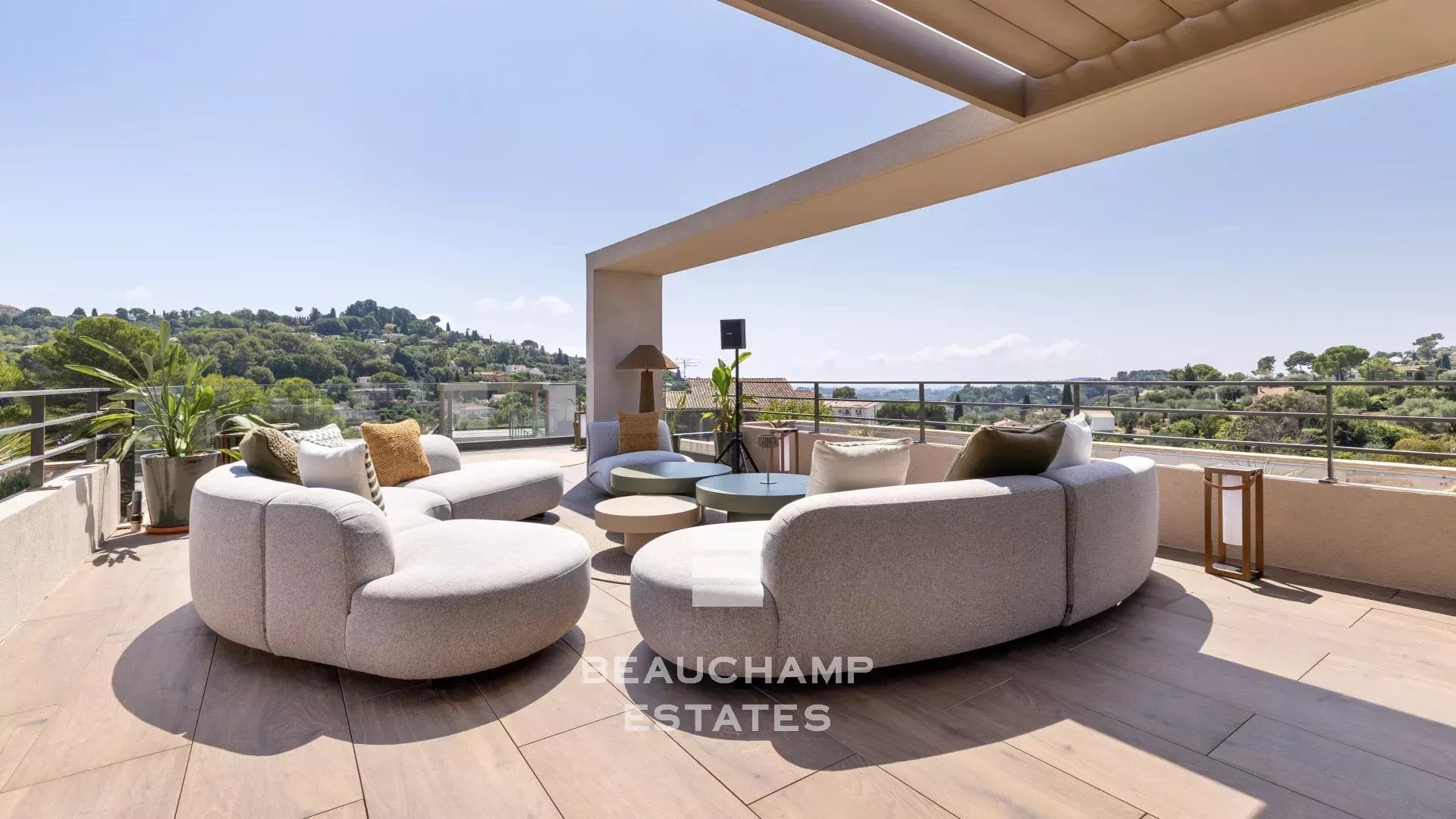 Contemporary 5-bedroom villa in the heart of a gated estate in Mougins Contemporary 5-bedroom villa in the heart of a gated estate in Mougins