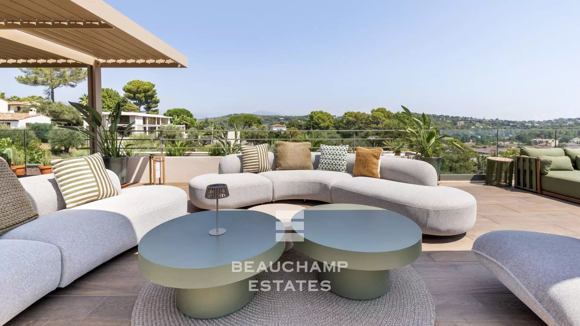 Contemporary 5-bedroom villa in the heart of a gated estate in Mougins Contemporary 5-bedroom villa in the heart of a gated estate in Mougins