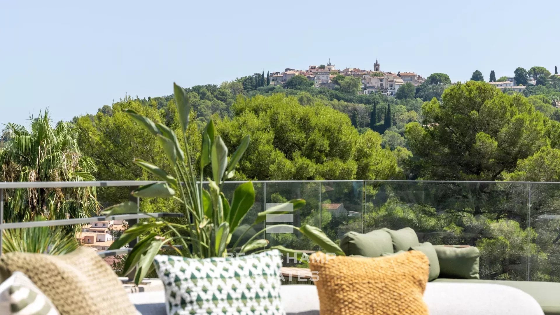 Contemporary 5-bedroom villa in the heart of a gated estate in Mougins Contemporary 5-bedroom villa in the heart of a gated estate in Mougins
