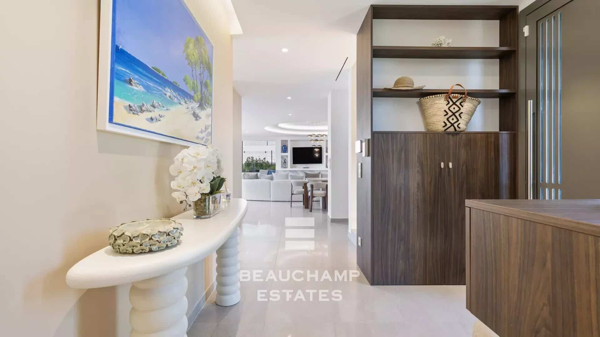 Contemporary 5-bedroom villa in the heart of a gated estate in Mougins Contemporary 5-bedroom villa in the heart of a gated estate in Mougins