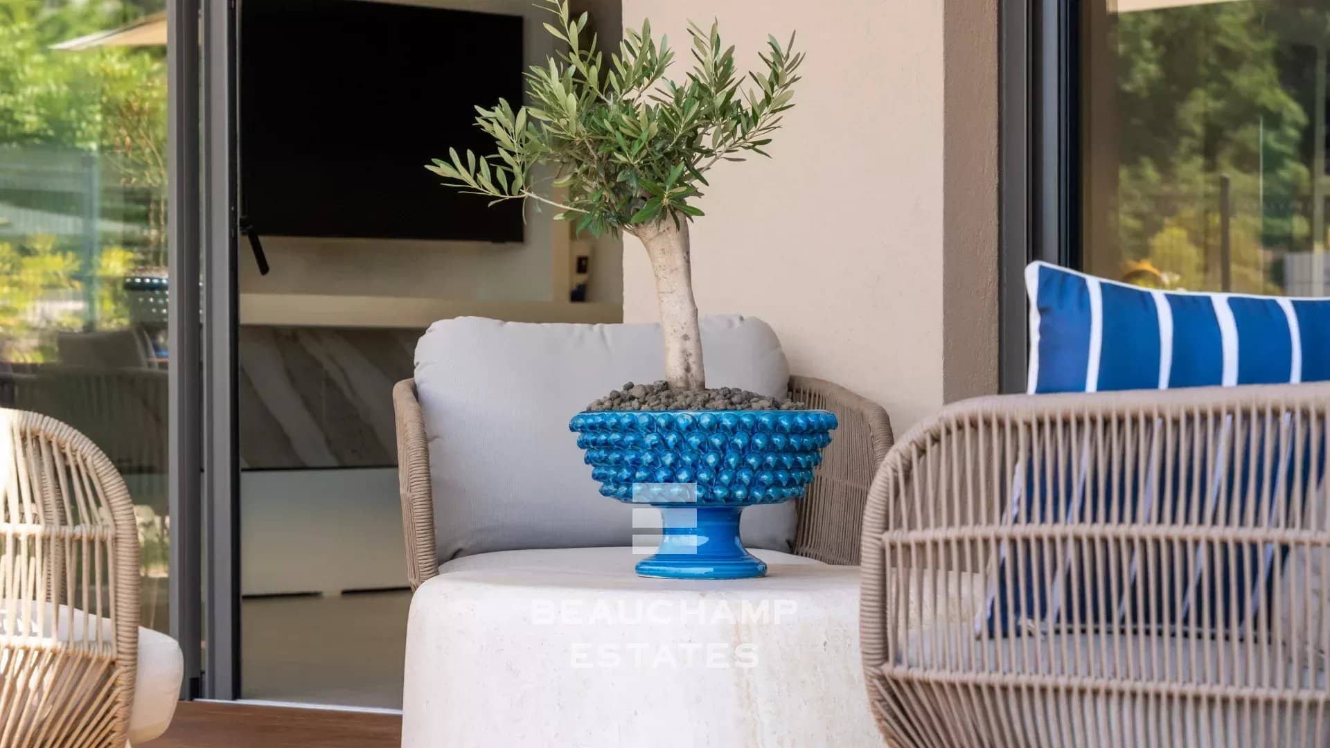 Contemporary 5-bedroom villa in the heart of a gated estate in Mougins Contemporary 5-bedroom villa in the heart of a gated estate in Mougins