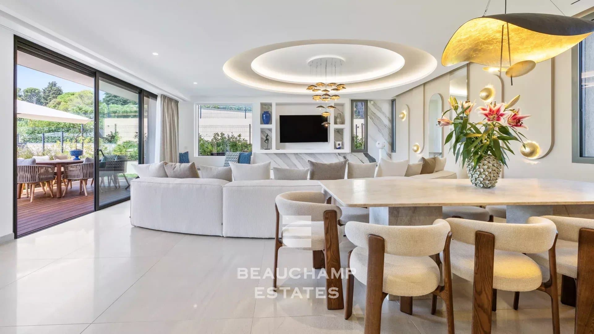 Contemporary 5-bedroom villa in the heart of a gated estate in Mougins Contemporary 5-bedroom villa in the heart of a gated estate in Mougins