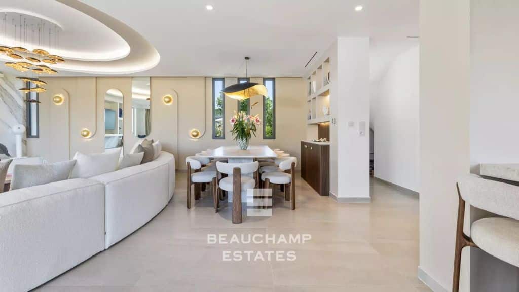 Contemporary 5-bedroom villa in the heart of a gated estate in Mougins