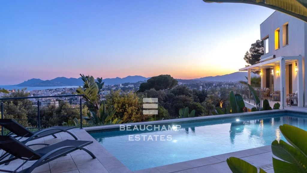Contemporary 5-bedroom villa with panoramic sea views – Cannes