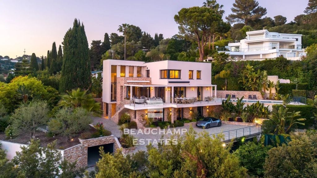 Contemporary 5-bedroom villa with panoramic sea views – Cannes