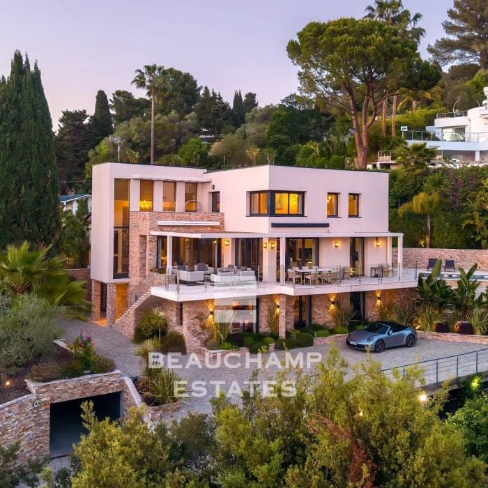 Contemporary 5-bedroom villa with panoramic sea views – Cannes