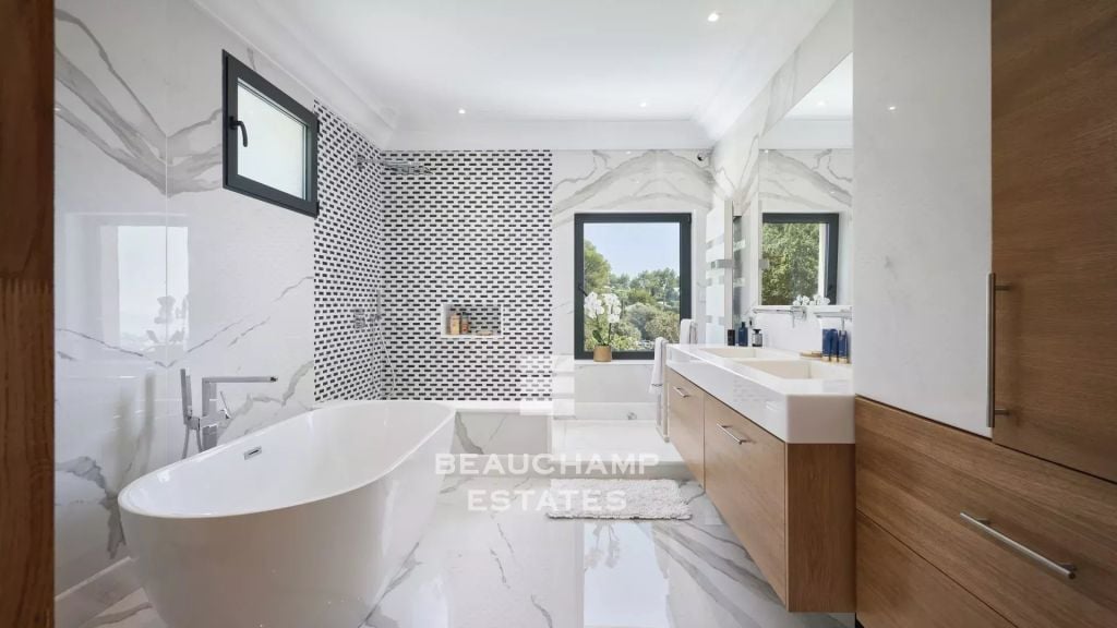 Contemporary 5-bedroom villa with panoramic sea views – Cannes