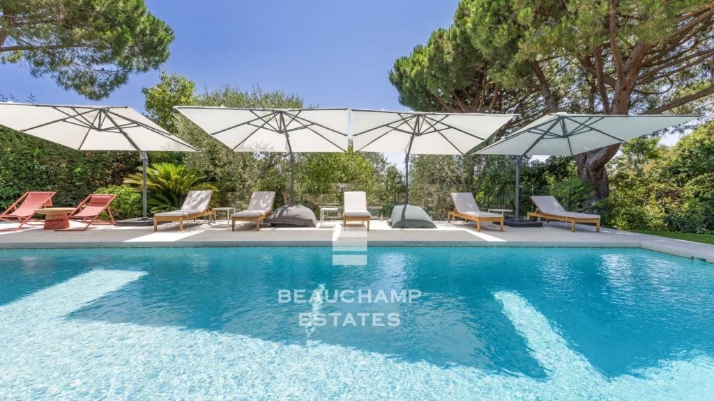 Contemporary 5-bedroom villa with pool – Super Cannes