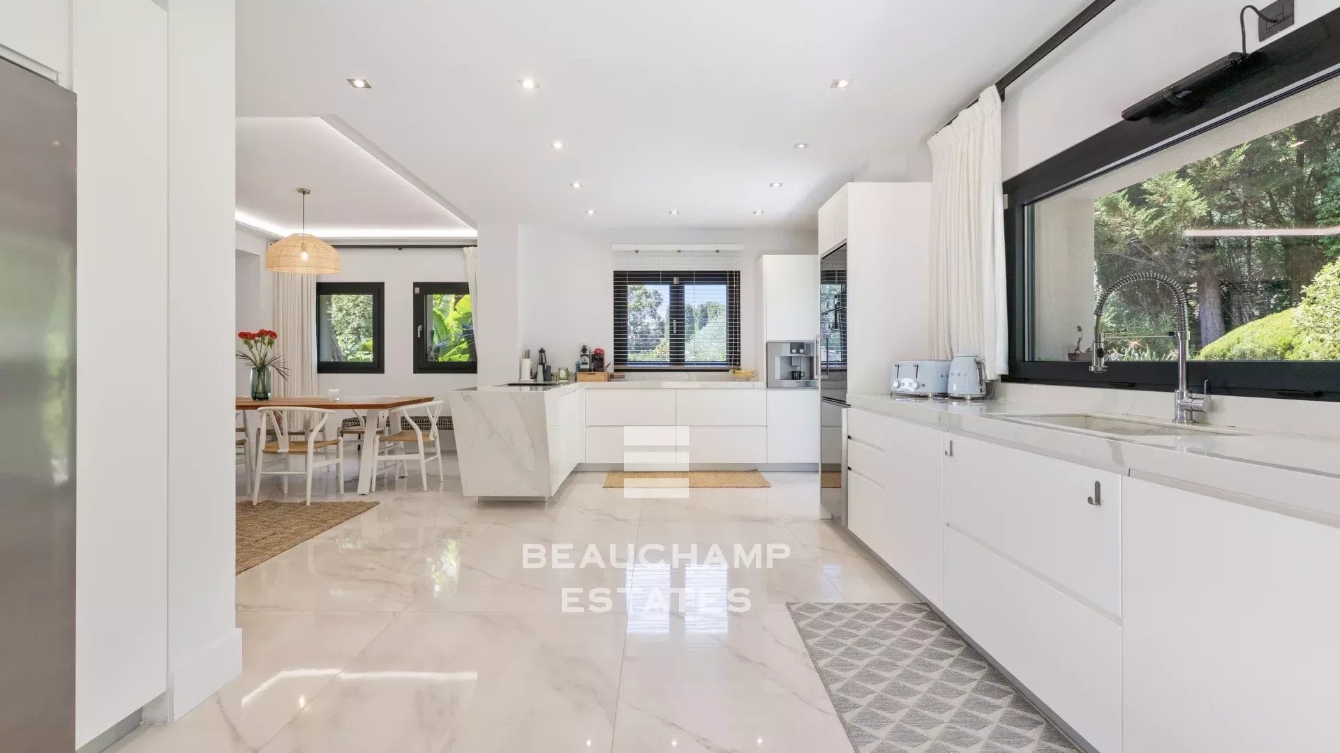 Contemporary 5-bedroom villa with pool – Super Cannes Contemporary 5-bedroom villa with pool – Super Cannes