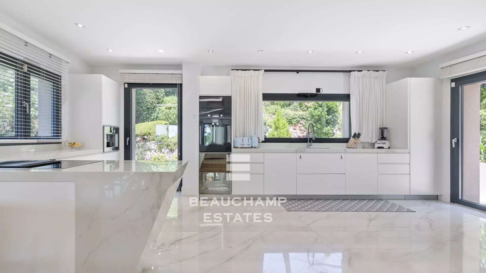 Contemporary 5-bedroom villa with pool – Super Cannes Contemporary 5-bedroom villa with pool – Super Cannes
