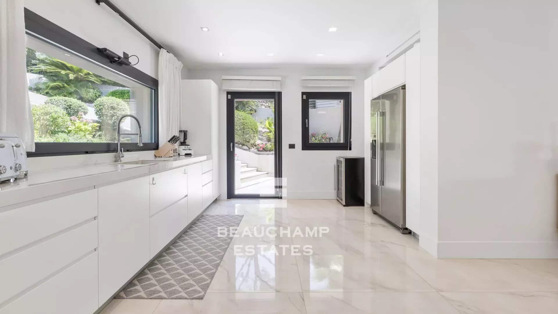 Contemporary 5-bedroom villa with pool – Super Cannes Contemporary 5-bedroom villa with pool – Super Cannes