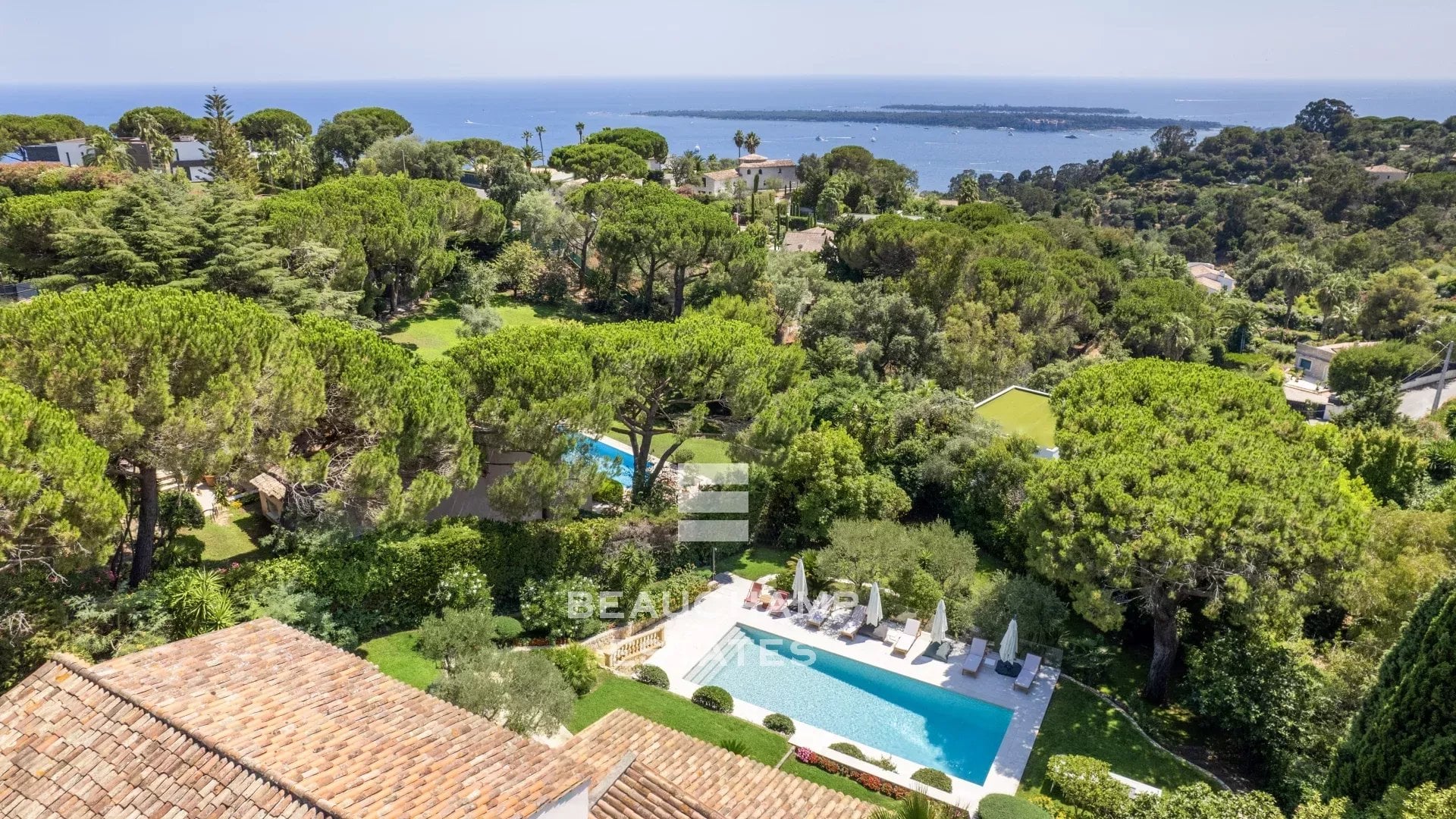 Contemporary 5-bedroom villa with pool – Super Cannes Contemporary 5-bedroom villa with pool – Super Cannes