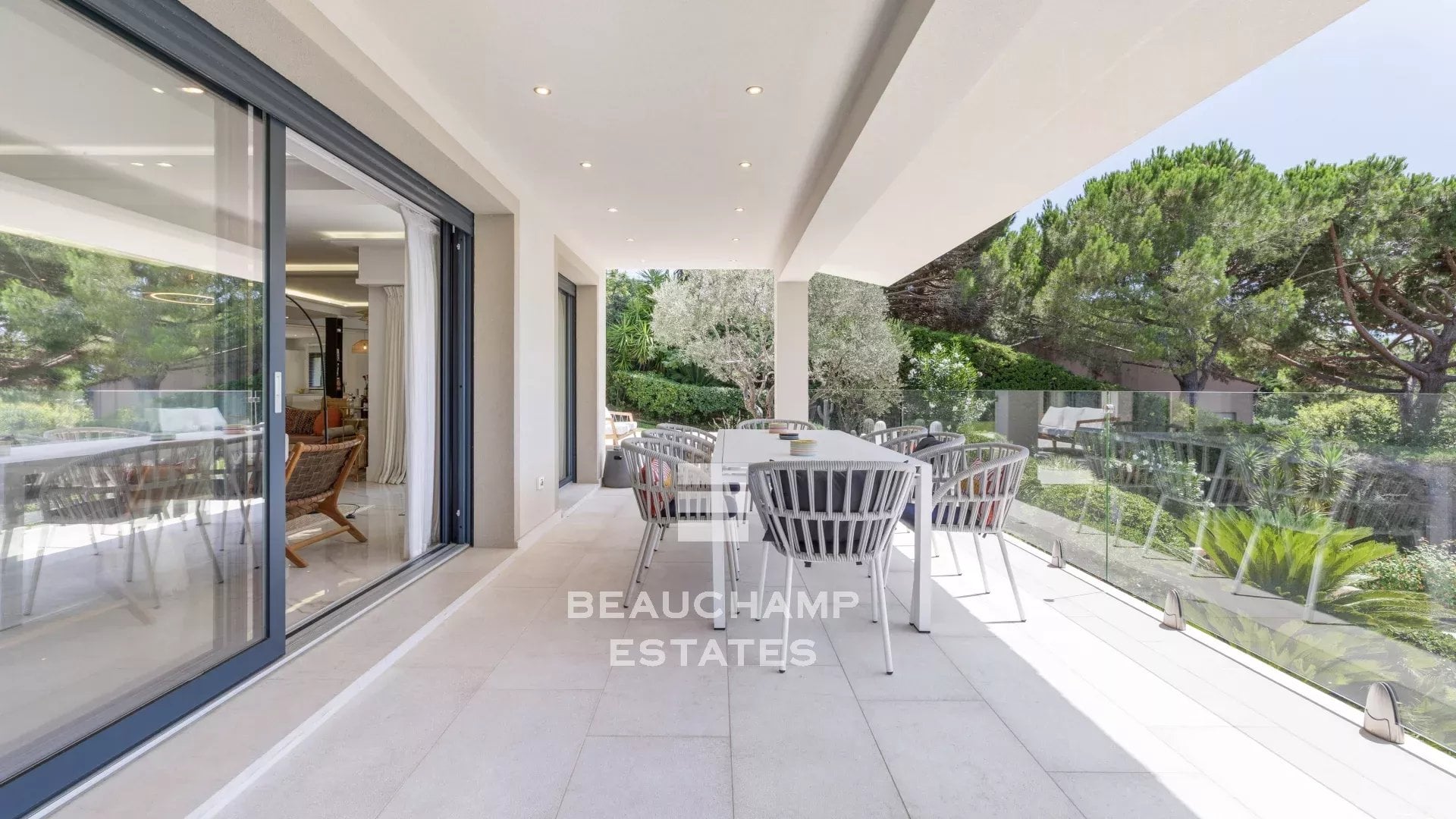 Contemporary 5-bedroom villa with pool – Super Cannes Contemporary 5-bedroom villa with pool – Super Cannes