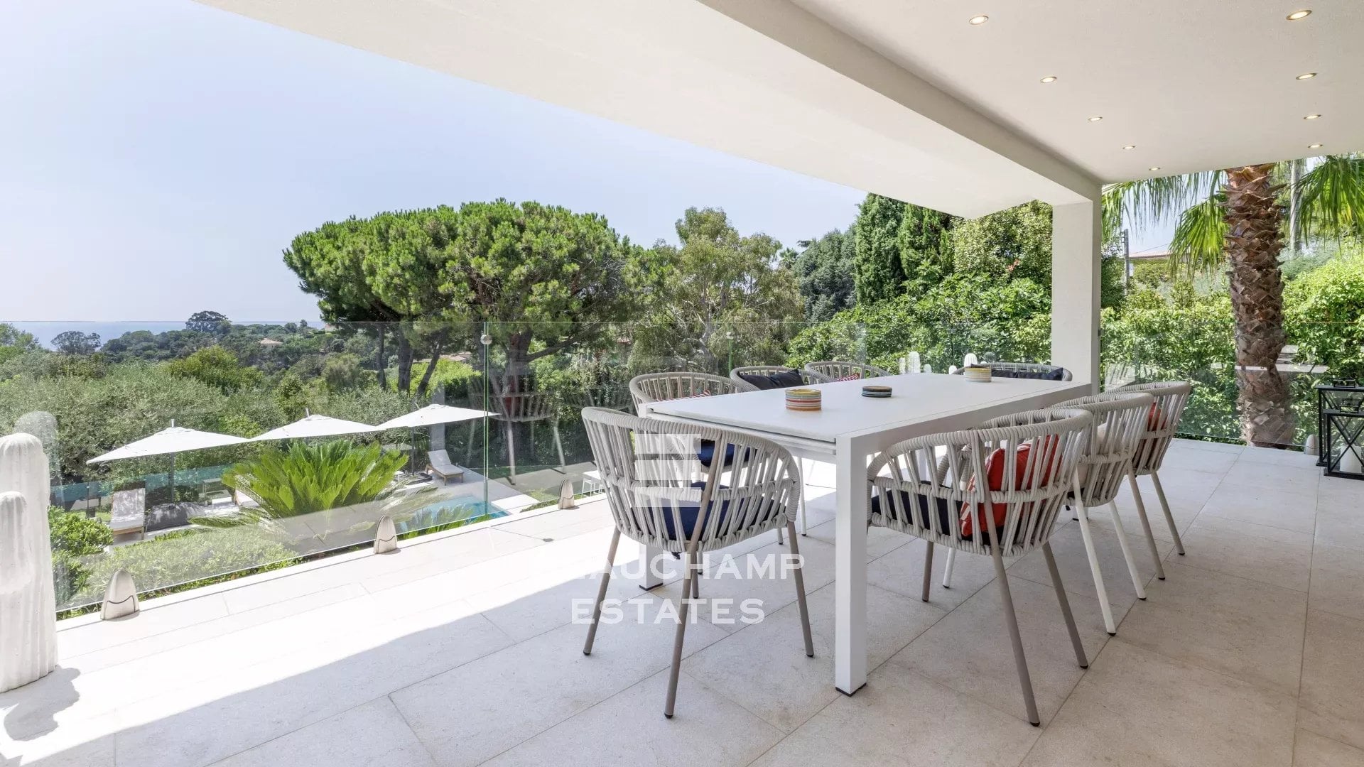 Contemporary 5-bedroom villa with pool – Super Cannes Contemporary 5-bedroom villa with pool – Super Cannes
