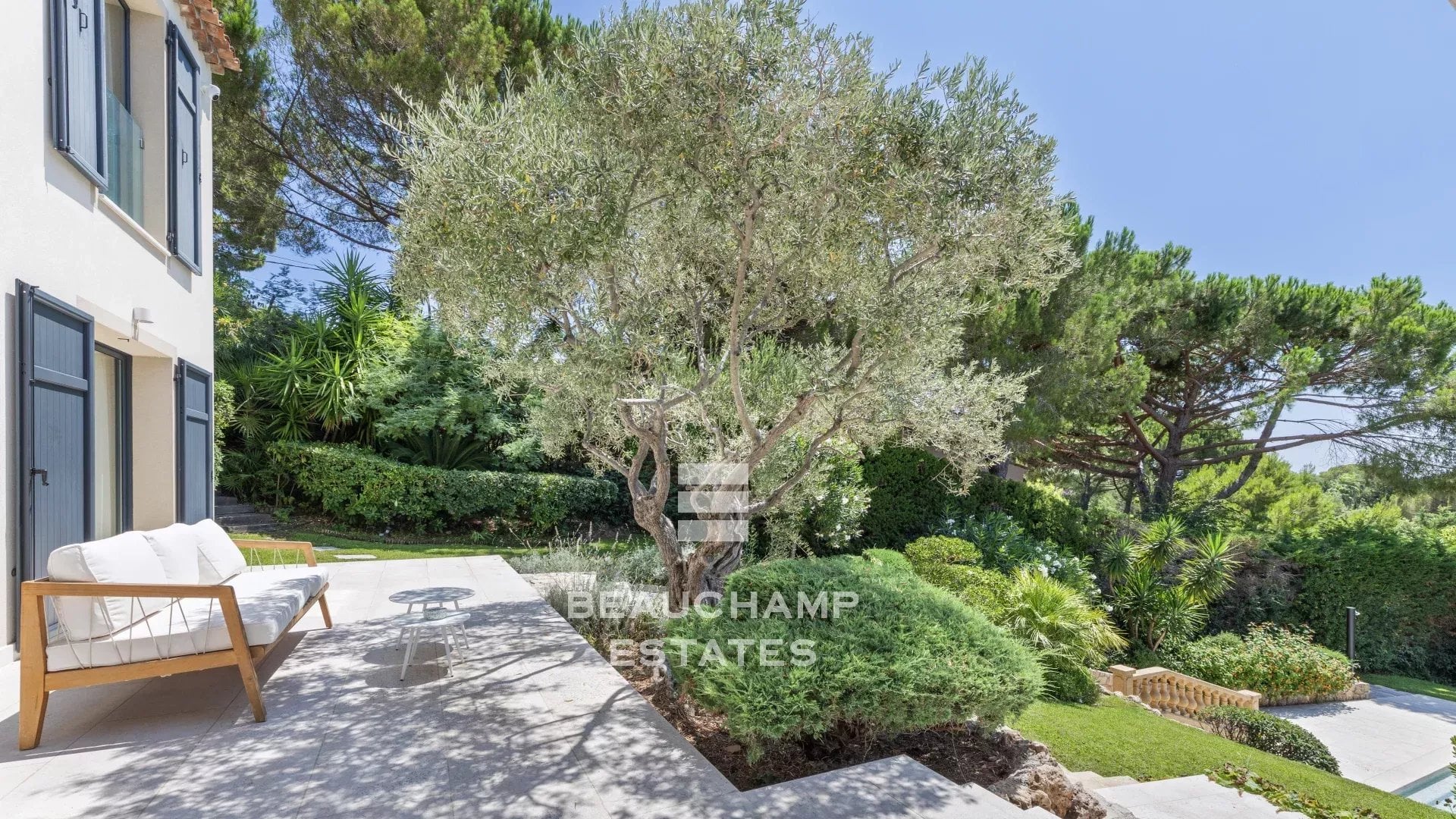 Contemporary 5-bedroom villa with pool – Super Cannes Contemporary 5-bedroom villa with pool – Super Cannes