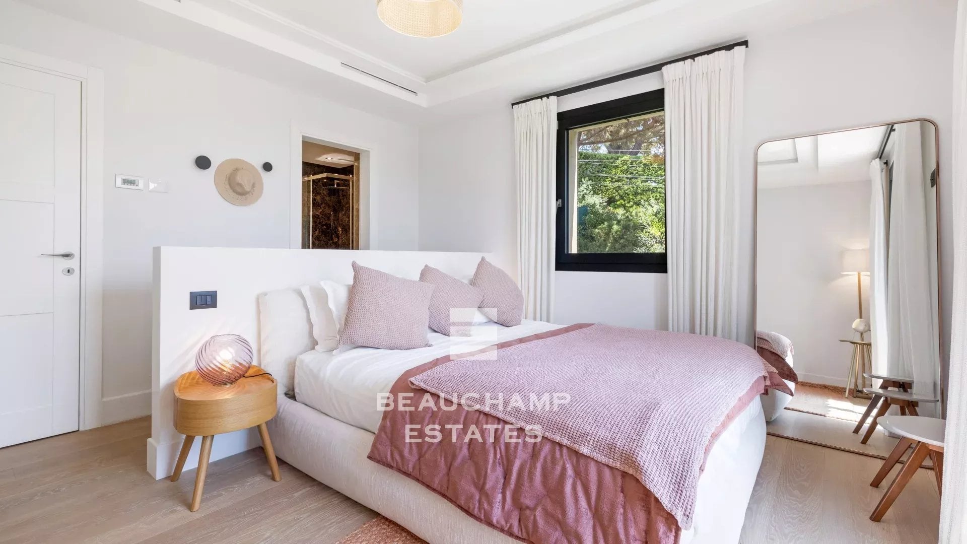 Contemporary 5-bedroom villa with pool – Super Cannes Contemporary 5-bedroom villa with pool – Super Cannes