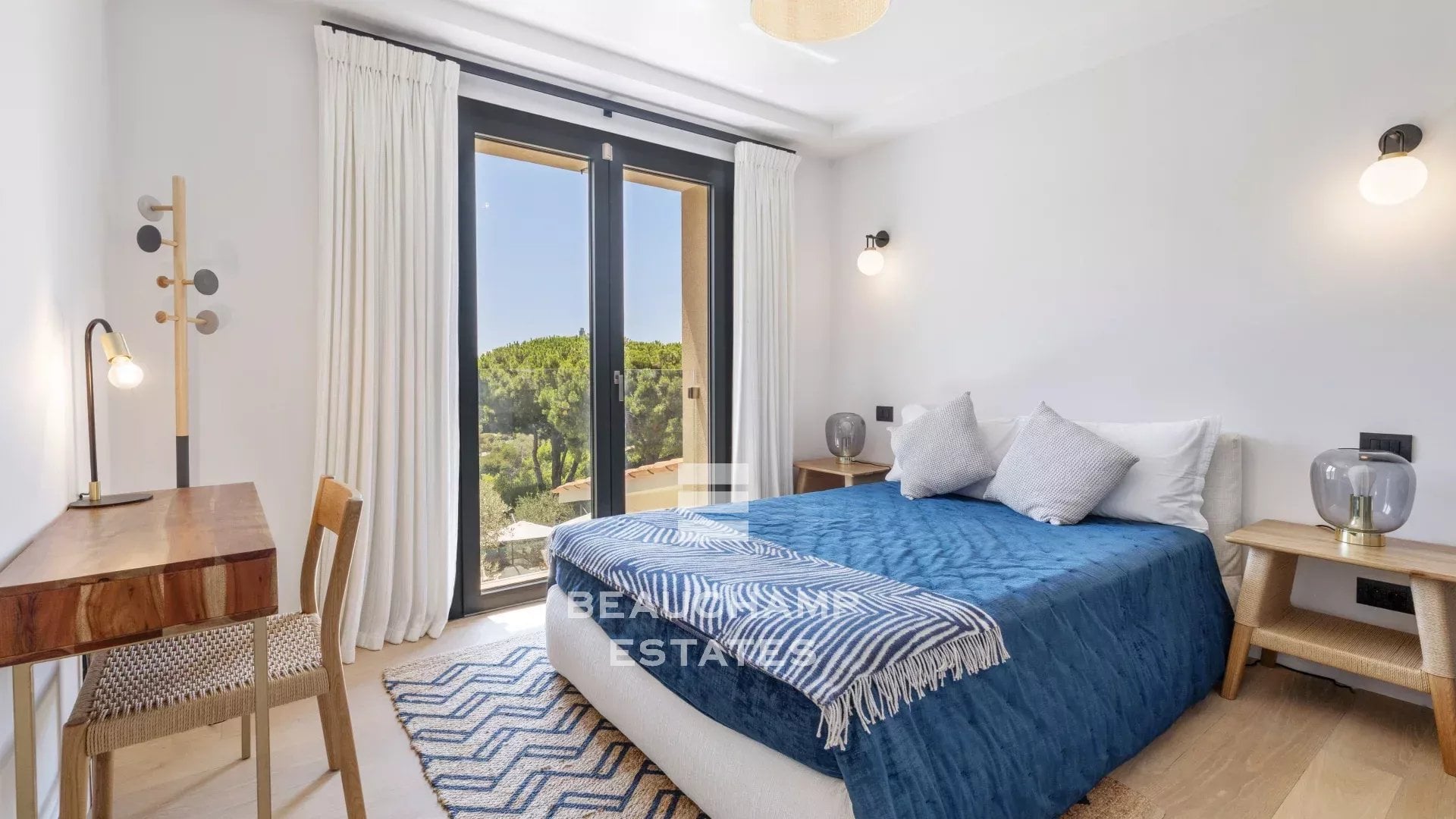 Contemporary 5-bedroom villa with pool – Super Cannes Contemporary 5-bedroom villa with pool – Super Cannes