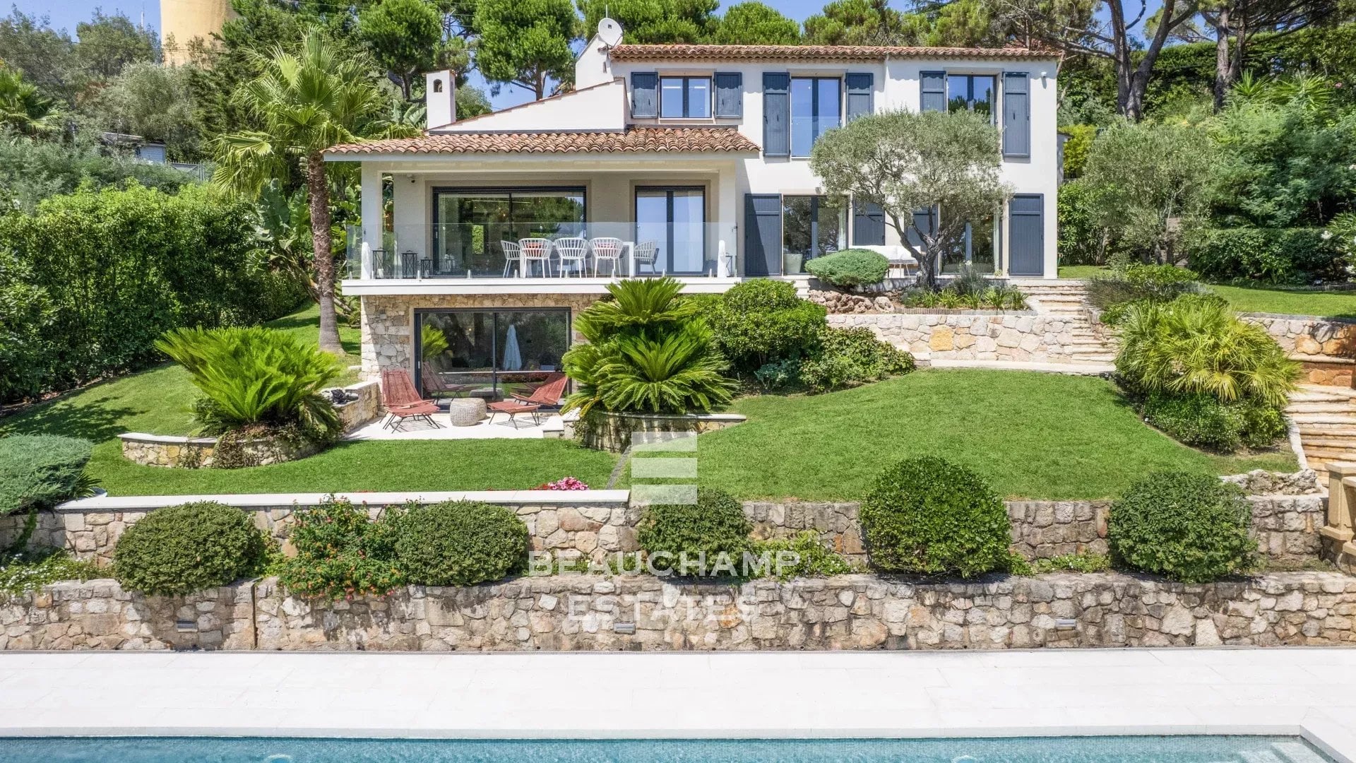 Contemporary 5-bedroom villa with pool – Super Cannes Contemporary 5-bedroom villa with pool – Super Cannes