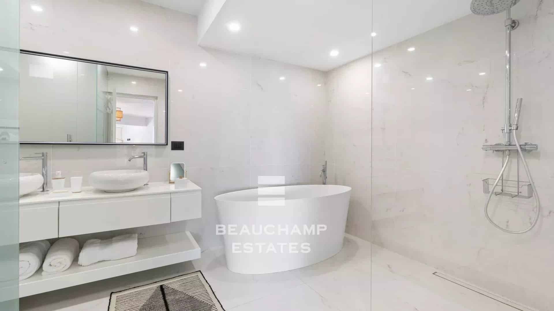 Contemporary 5-bedroom villa with pool – Super Cannes Contemporary 5-bedroom villa with pool – Super Cannes