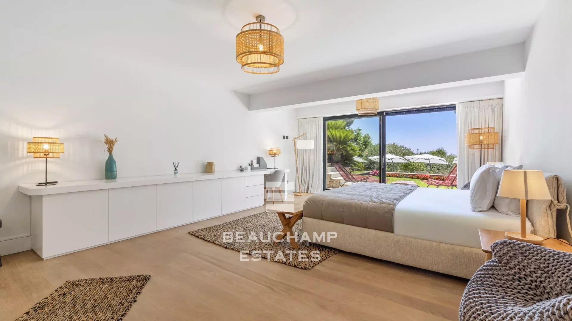 Contemporary 5-bedroom villa with pool – Super Cannes Contemporary 5-bedroom villa with pool – Super Cannes