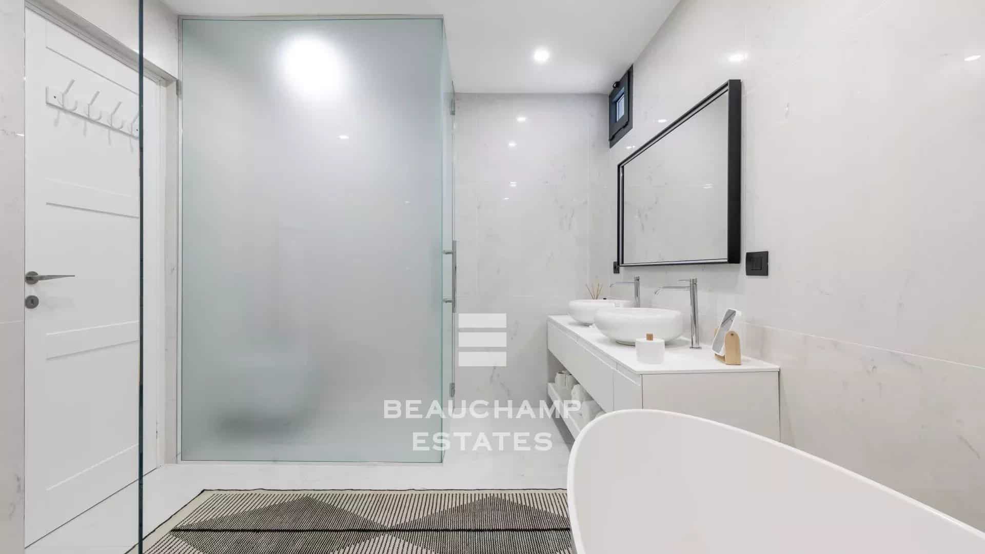 Contemporary 5-bedroom villa with pool – Super Cannes Contemporary 5-bedroom villa with pool – Super Cannes