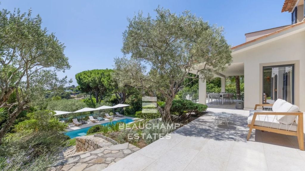 Contemporary 5-bedroom villa with pool – Super Cannes