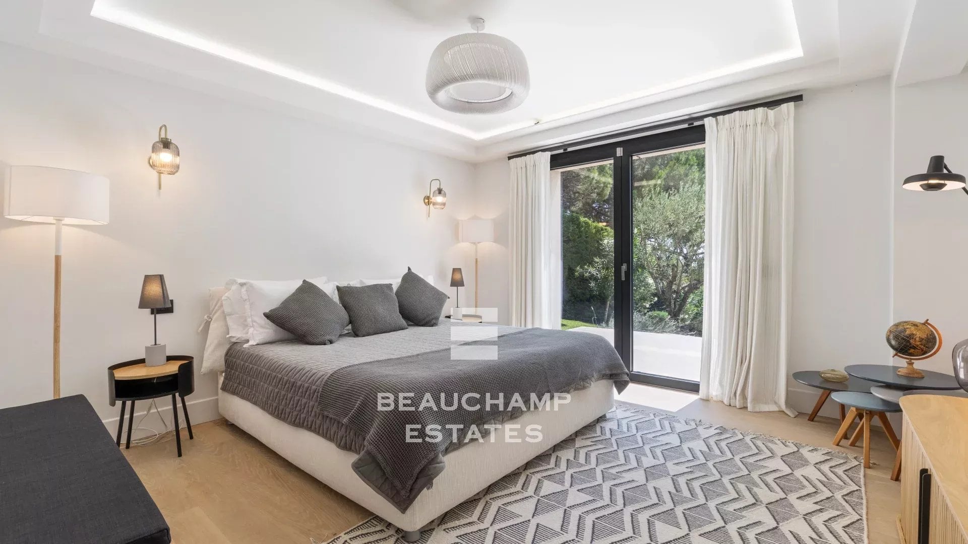 Contemporary 5-bedroom villa with pool – Super Cannes Contemporary 5-bedroom villa with pool – Super Cannes