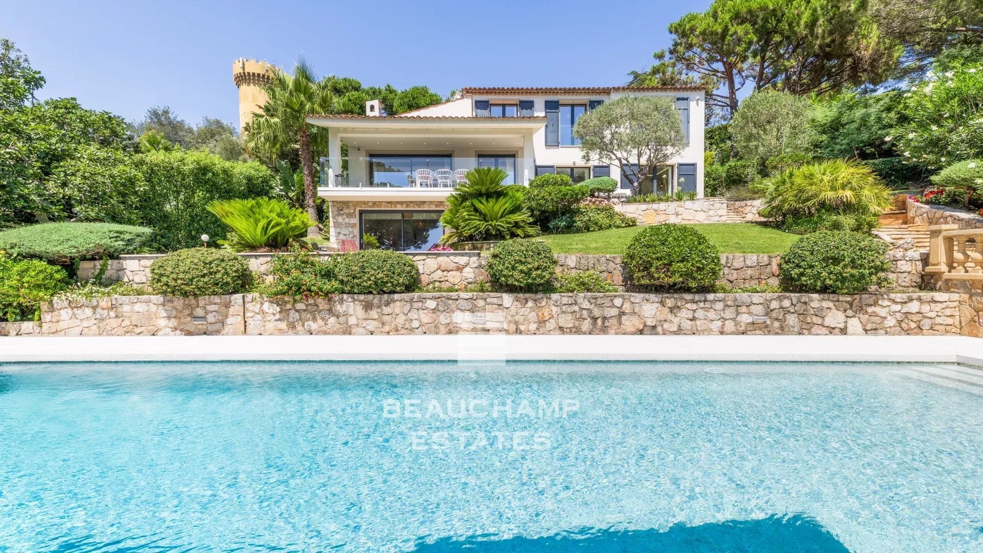 Contemporary 5-bedroom villa with pool – Super Cannes Contemporary 5-bedroom villa with pool – Super Cannes