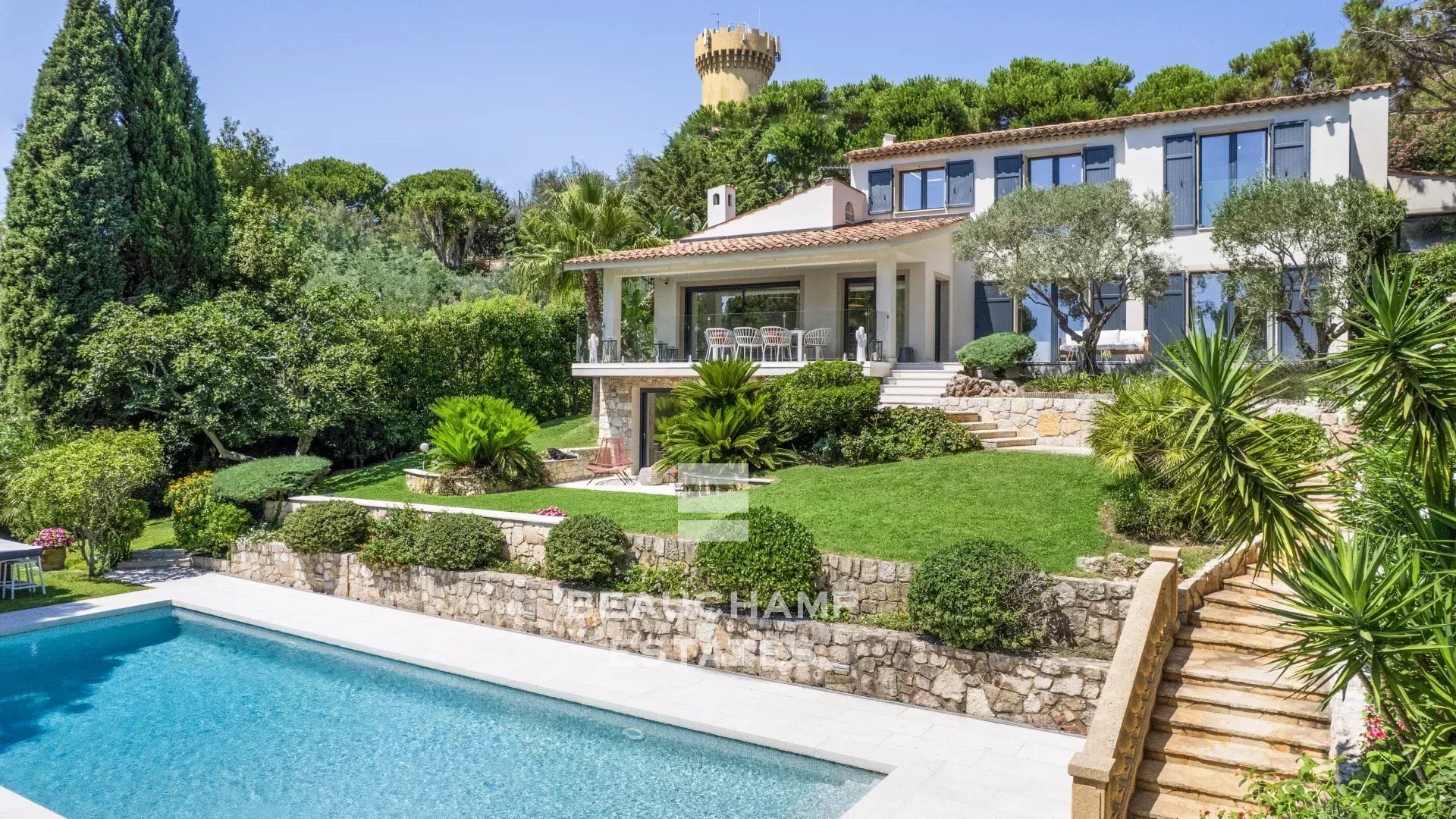 Contemporary 5-bedroom villa with pool – Super Cannes Contemporary 5-bedroom villa with pool – Super Cannes