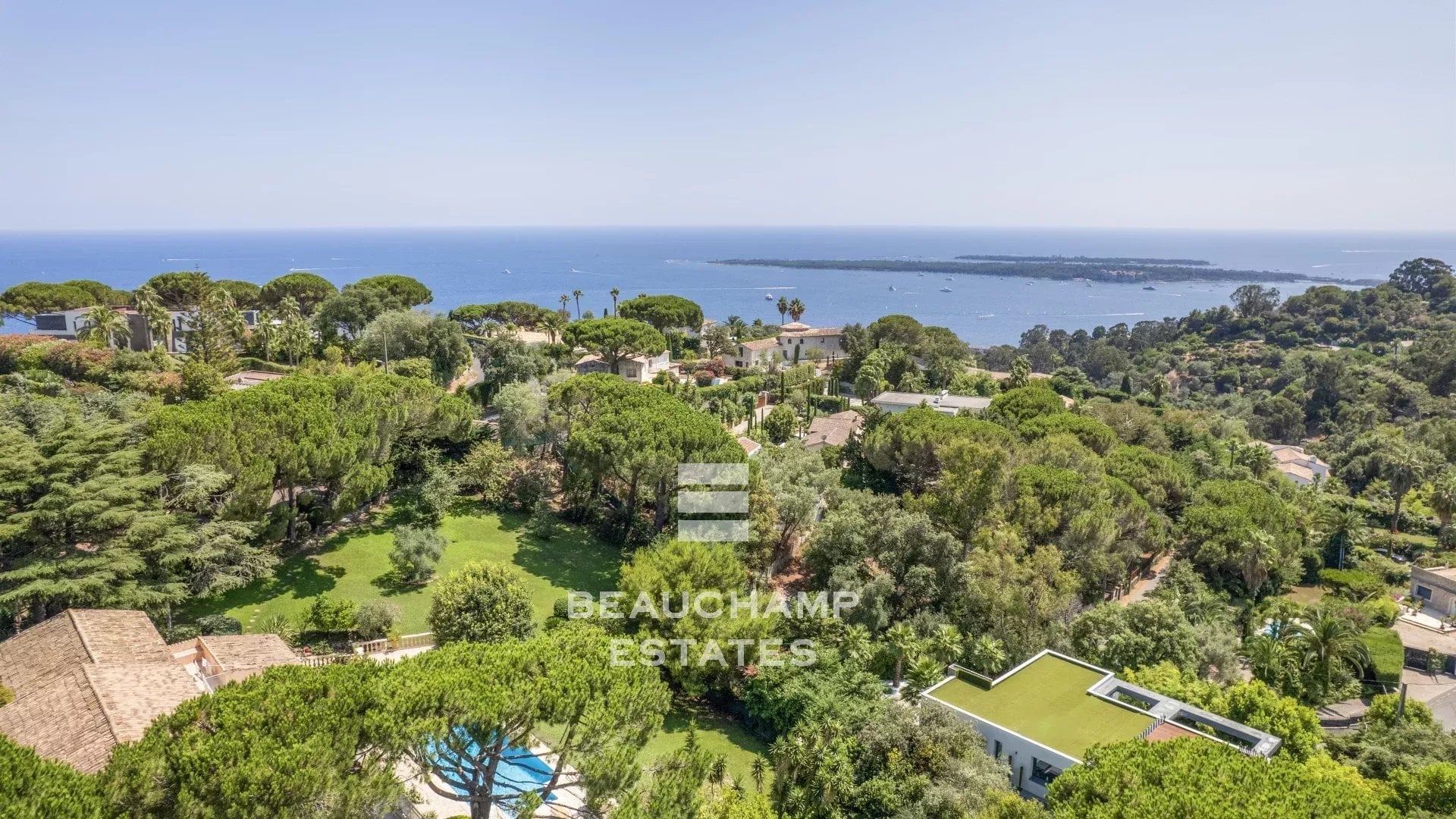 Contemporary 5-bedroom villa with pool – Super Cannes Contemporary 5-bedroom villa with pool – Super Cannes