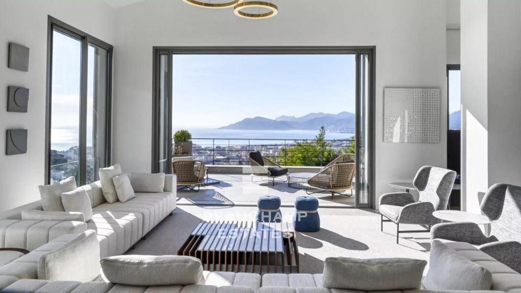 contemporary villa 5 bedrooms with panoramic sea views – Cannes