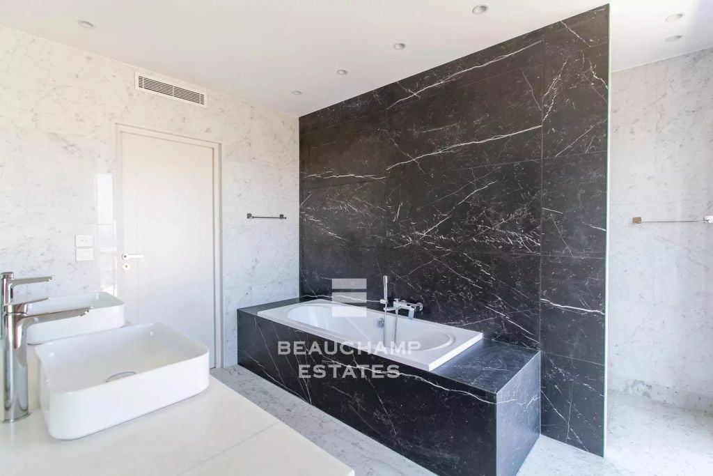 Modern villa – 6 bedrooms – panoramic sea view – cap d’antibes