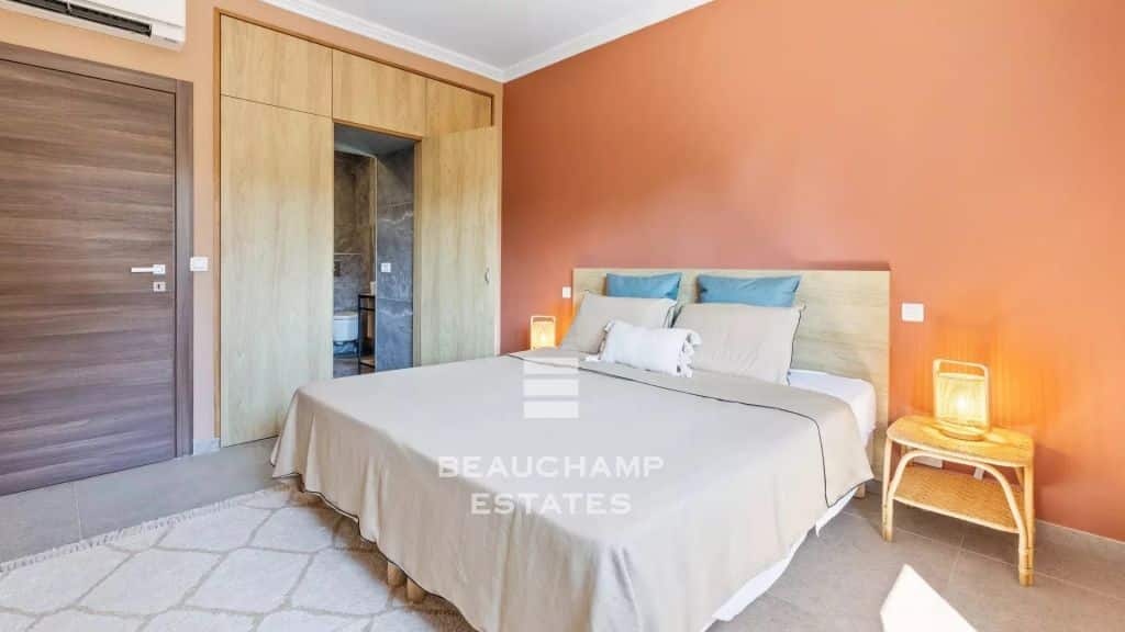 Neo-Provençal 5-Bedroom Villa with Swimming Pool – Golfe-Juan