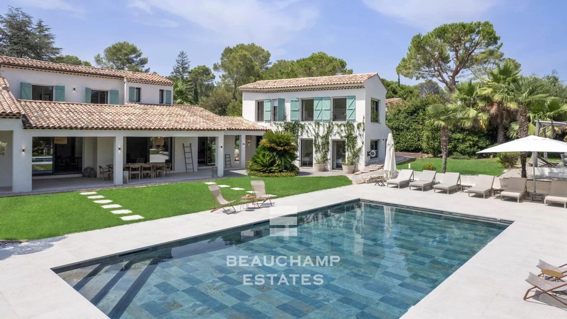 Neo-Provençal 6-bedroom villa in Mougins Neo-Provençal 6-bedroom villa in Mougins