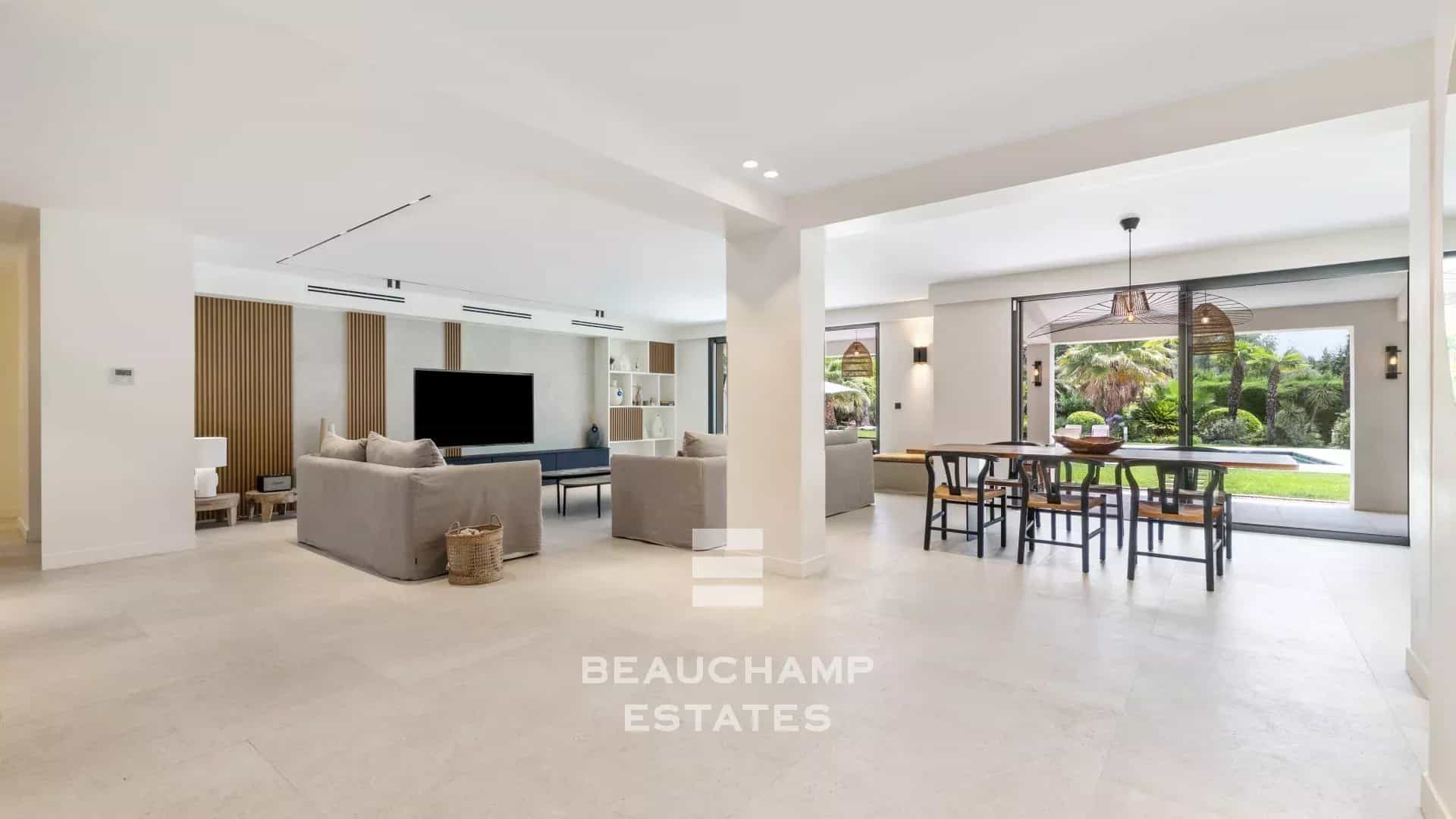 Neo-Provençal 6-bedroom villa in Mougins Neo-Provençal 6-bedroom villa in Mougins