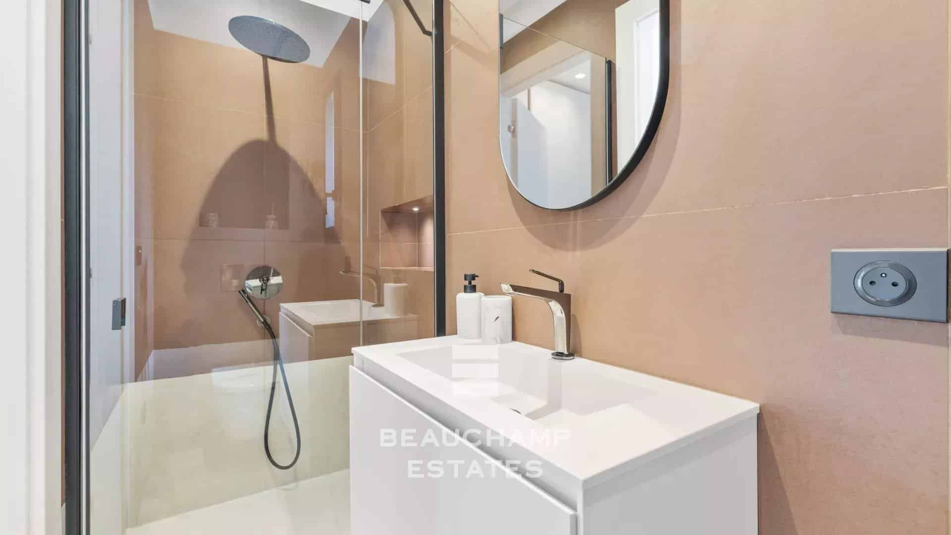 Neo-Provençal 6-bedroom villa in Mougins Neo-Provençal 6-bedroom villa in Mougins